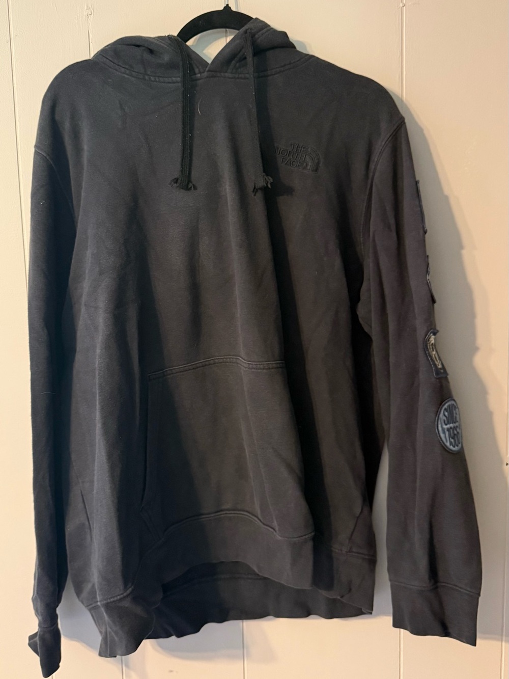 The North Face Hoodie Men’s XL Black Custom Patch Sleeve Pullover Outdoor